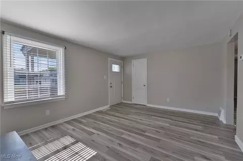 491 Spring St, Struthers, OH 44471 photo 6