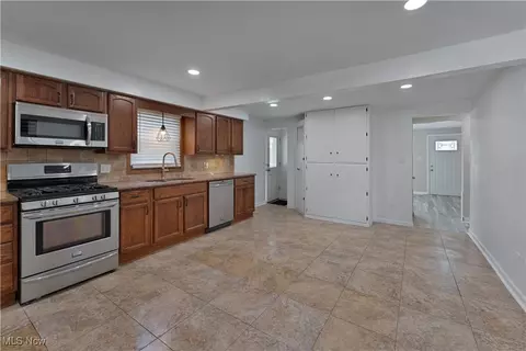 491 Spring St, Struthers, OH 44471 photo 11