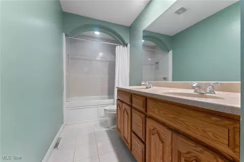 Bath - 7603 Red Fox Dr, Boardman, OH 44512 photo 1 of 4