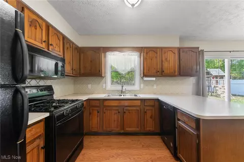 Kitchen - 7603 Red Fox Dr, Boardman, OH 44512 photo 4 of 4