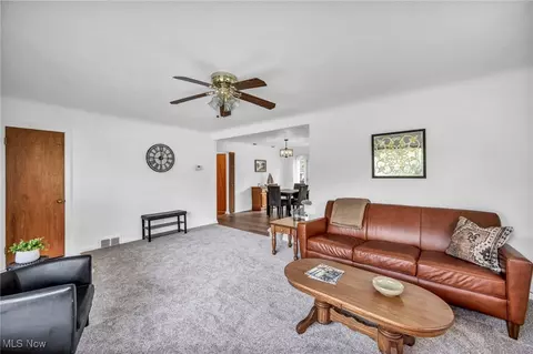 297 E 260th St, Euclid, OH 44132 photo 4