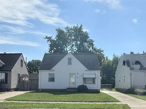 13716 Maple Leaf Dr, Garfield Heights, OH 44125