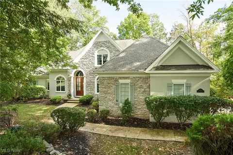 3546 Robert Burns Dr, Richfield, OH 44286
