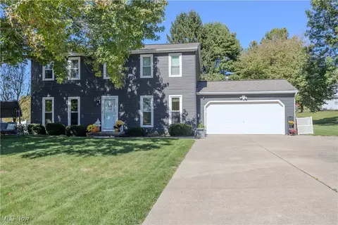 1195 Marigold St NW, Hartville, OH 44632