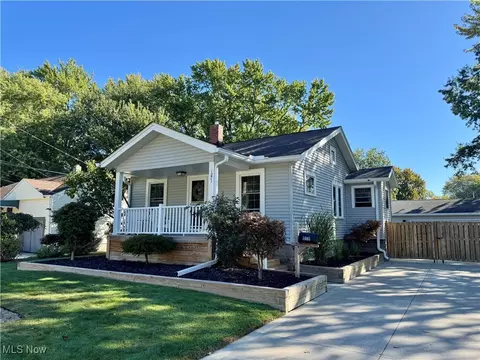 1271 Hulett Ave, Eastlake, OH 44095