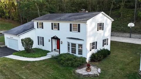 2079 Buena Vista Dr, Coshocton, OH 43812