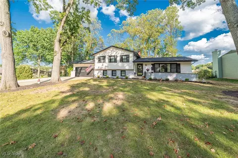 595 Moorfield Rd, Fairlawn, OH 44333