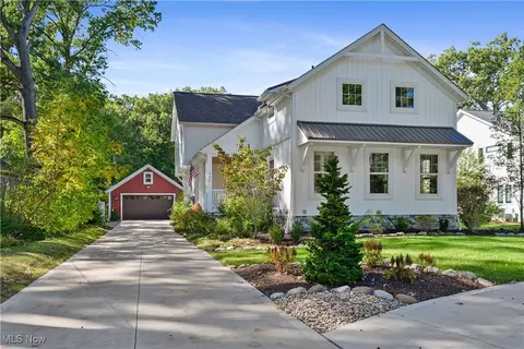 526 Vineland Rd, Bay Village, OH 44140