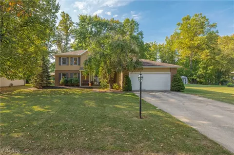 9901 Beechwood Dr, North Royalton, OH 44133
