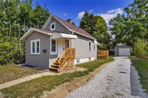1043 Coventry St, Akron, OH 44306
