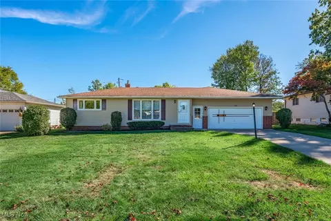 13237 Tomson Dr, Strongsville, OH 44149