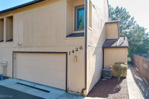 1426 Loop Rd #1426, Kent, OH 44240