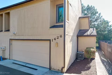 1426 Loop Rd #1426, Kent, OH 44240