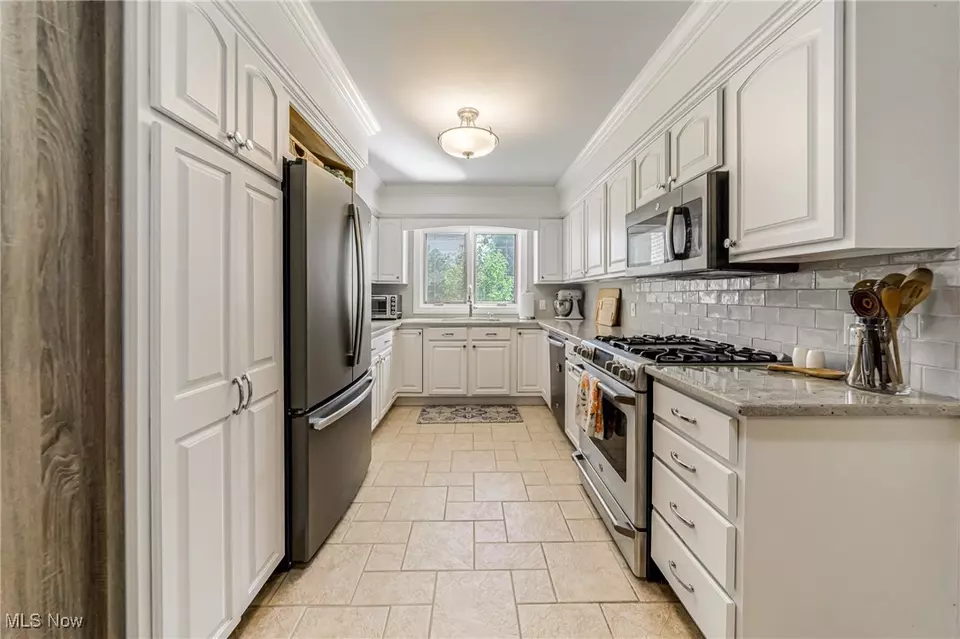 Kitchen - 3960 W Valley Dr, Fairview Park, OH 44126 photo 1 of 2