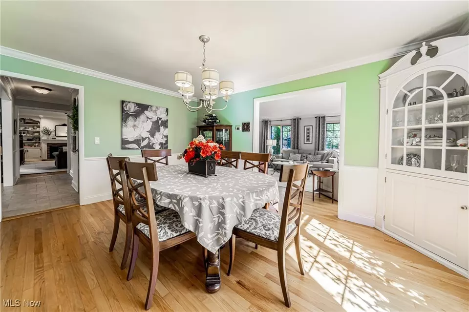 Dining - 3960 W Valley Dr, Fairview Park, OH 44126 photo 2 of 3