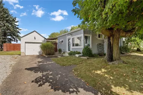 6079 Eastlawn St NE, Louisville, OH 44641