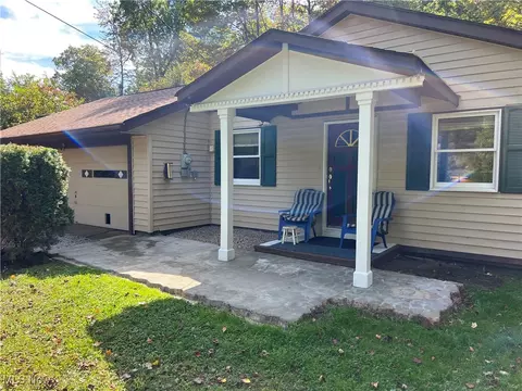 7637 Birchmont Dr, Chagrin Falls, OH 44022