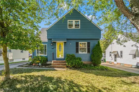 1218 Summit Dr, Mayfield Heights, OH 44124