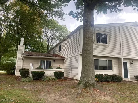 3263 Bay Landing Dr #27, Westlake, OH 44145