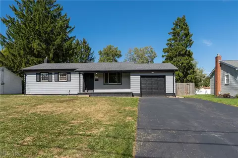 419 Carriage Hill Dr, Canfield, OH 44406