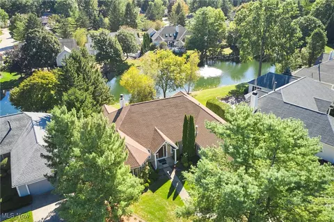 234 Lake Pointe Dr, Akron, OH 44333