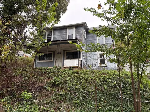 1087 Hillcrest Rd, Wellsville, OH 43968