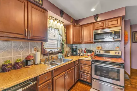 343 15th St, Elyria, OH 44035 photo 8