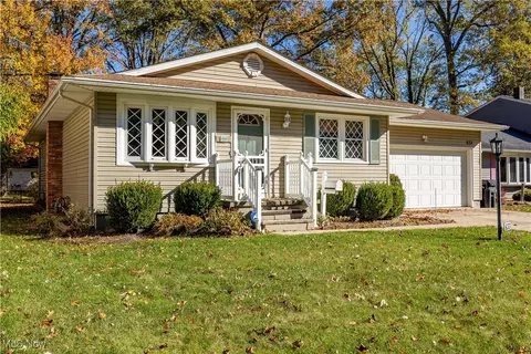 633 Augdon Dr, Elyria, OH 44035 photo 3