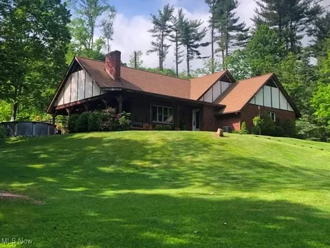 359 Boyce Dr, Chester, WV 26034