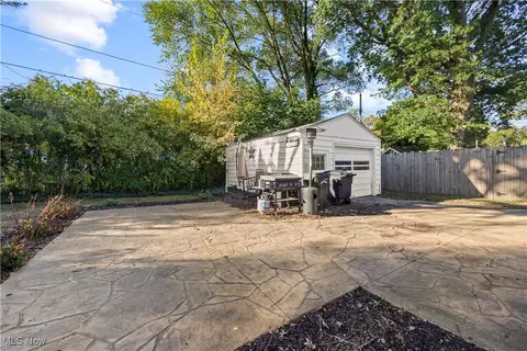 269 Hamilton Ave, Elyria, OH 44035 photo 6