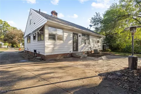 269 Hamilton Ave, Elyria, OH 44035 photo 5
