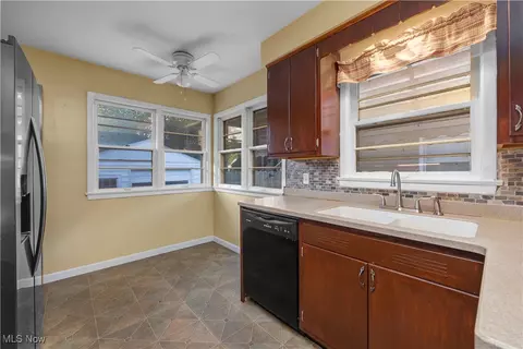 269 Hamilton Ave, Elyria, OH 44035 photo 17