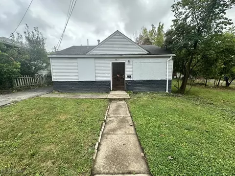 4821 E 173rd St, Cleveland, OH 44128