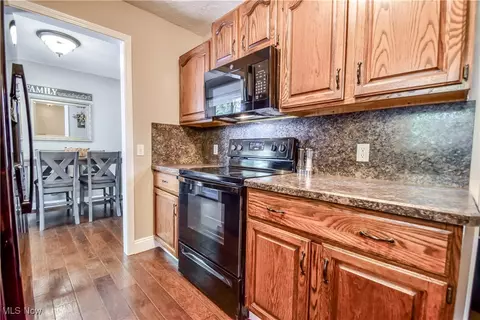 Kitchen - 7423 Cadle Ave, Mentor, OH 44060 photo 3 of 3
