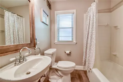 Bath - 7423 Cadle Ave, Mentor, OH 44060 photo 1 of 2