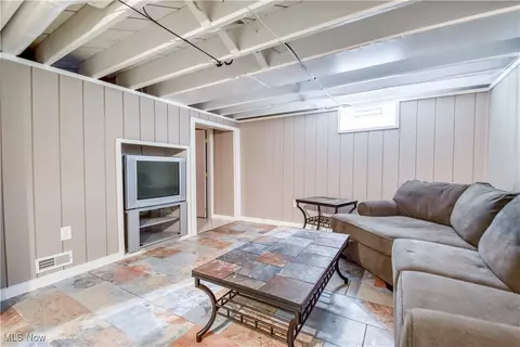 Living - 7423 Cadle Ave, Mentor, OH 44060 photo 4 of 4