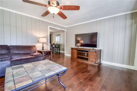 Living - 7423 Cadle Ave, Mentor, OH 44060 photo 3 of 4