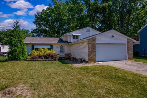 553 Vesely Ct, Eastlake, OH 44095