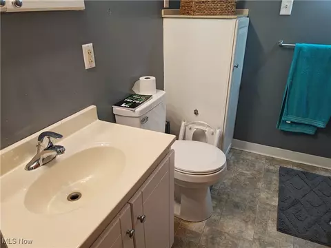 Bath - 5923 Ogden Ave, Ashtabula, OH 44004 photo 1 of 3