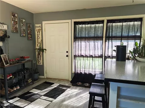 Entry Way - 5923 Ogden Ave, Ashtabula, OH 44004 photo 1 of 3