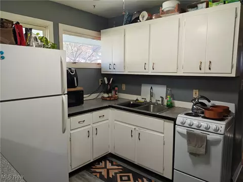Kitchen - 5923 Ogden Ave, Ashtabula, OH 44004 photo 3 of 5