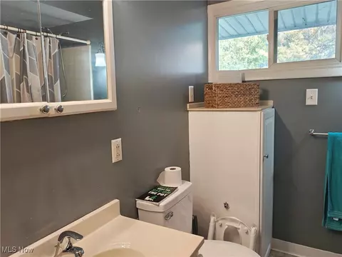Bath - 5923 Ogden Ave, Ashtabula, OH 44004 photo 2 of 3