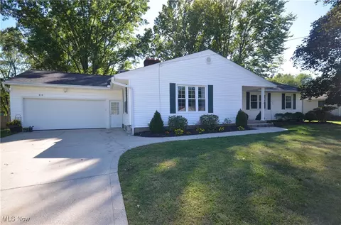 810 Norton Dr, Tallmadge, OH 44278