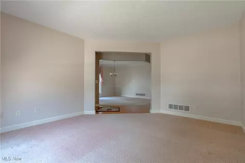 6464 Harness Cir NE, Canton, OH 44721 photo 3
