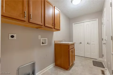 6464 Harness Cir NE, Canton, OH 44721 photo 20