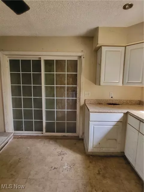 Entry Way - 43650 Lafferty Rd, Flushing, OH 43977 photo 2 of 3