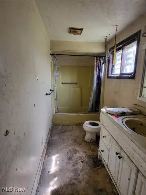 Bath - 43650 Lafferty Rd, Flushing, OH 43977 photo 1 of 1