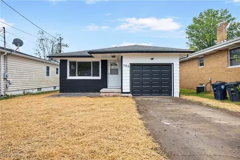 586 Hillman Rd, Akron, OH 44312