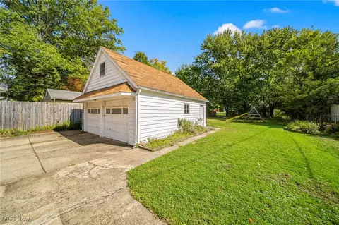 2075 E 226th St, Euclid, OH 44117 photo 5