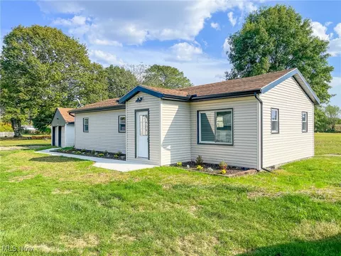 205 E 7th St, West Lafayette, OH 43845